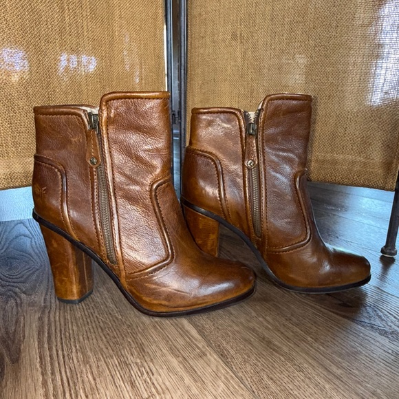 Frye Sylvia Piping Bootie Boots Soft Vintage Leather & Double Side Zipper Sz 8.5 - Picture 3 of 12